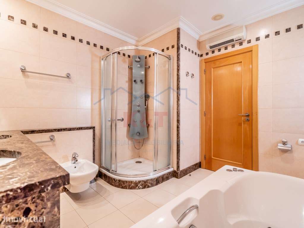 Moradia T5 de Luxo + Apartamento T3 - Lagoa-23