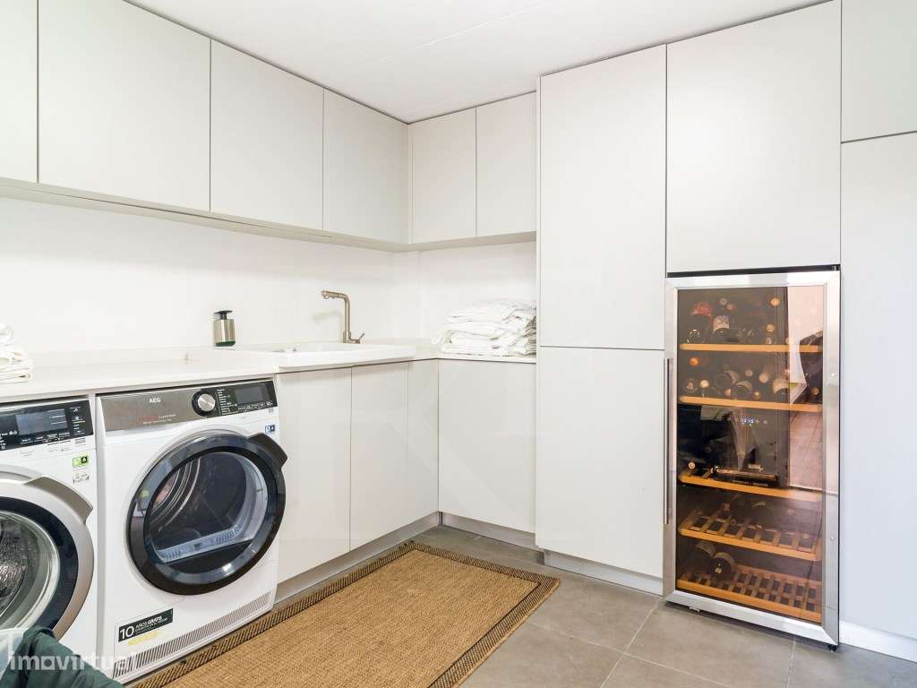 Moradia de luxo T4 no Murtal com piscina aquecida e rooftop panorâmico-27