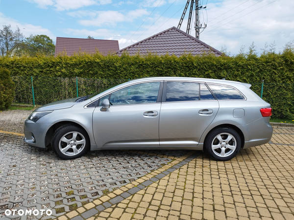 Toyota Avensis 1.8 Premium - 18