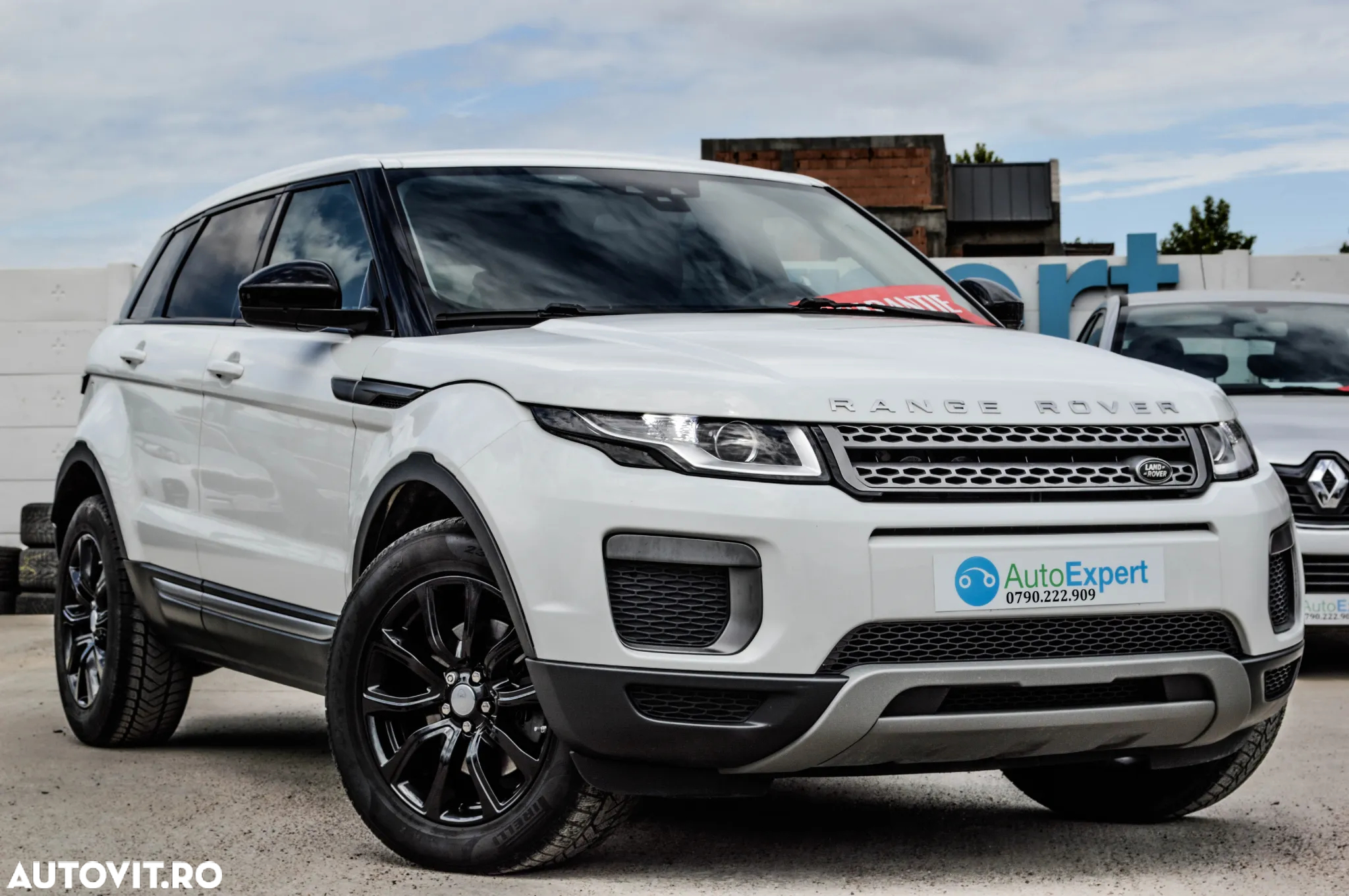 Land Rover Range Rover Evoque 2.0 D180 R-Dynamic SE - 2