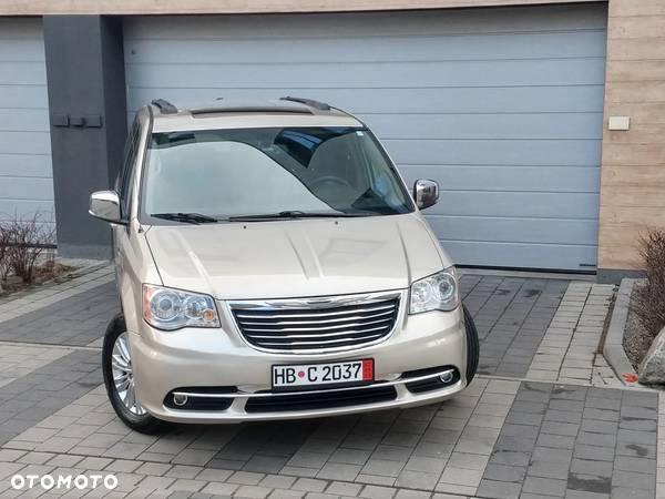 Chrysler Town & Country 3.6 Limited - 13