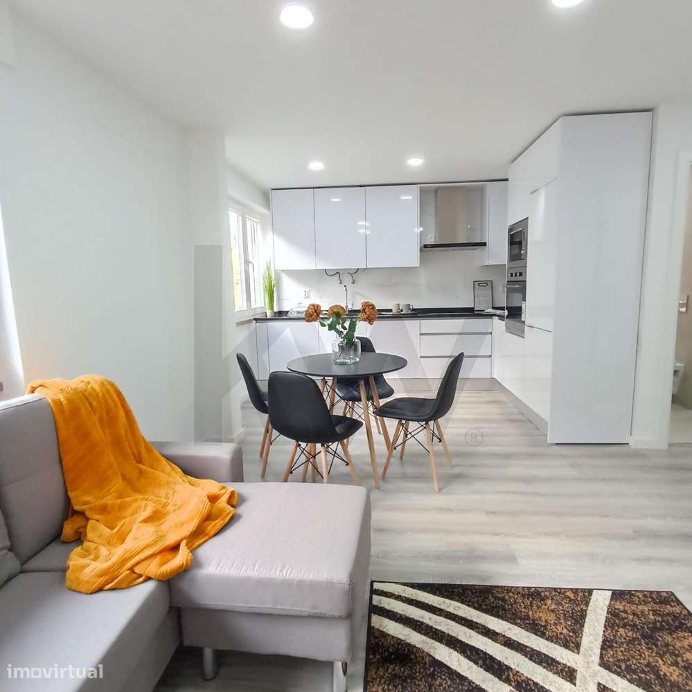 T3 renovado em Benfica com logradouro e arrecadação - Grande imagem: 4/15