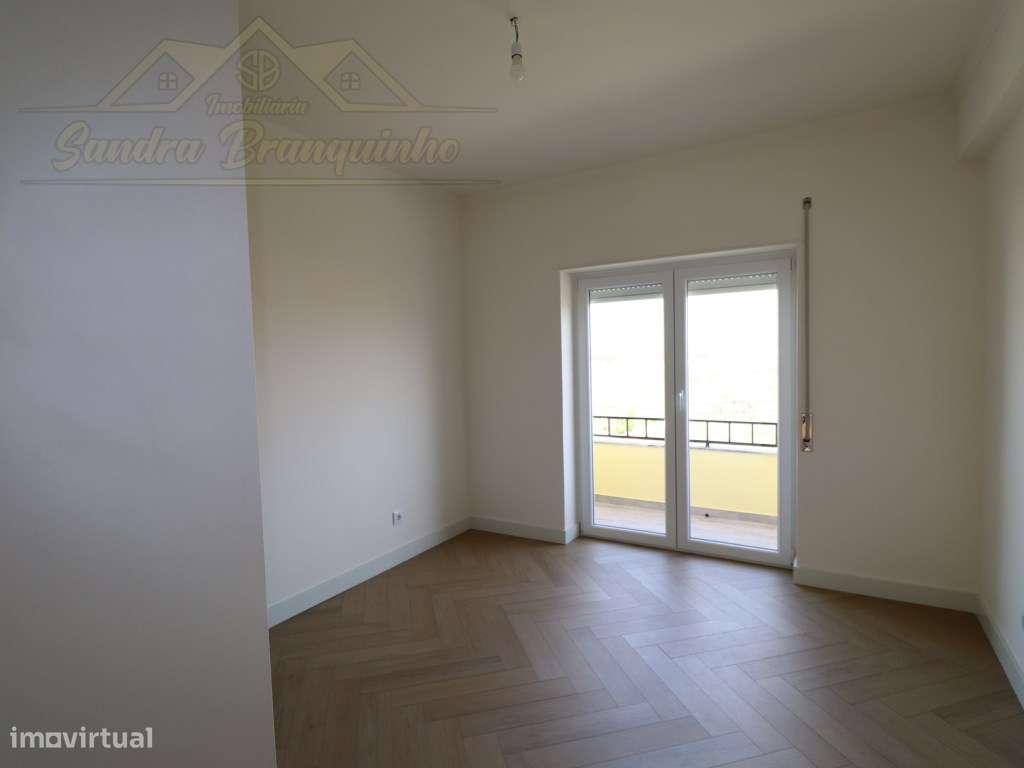 Apartamento RENOVADO(novo) com vista mar-17