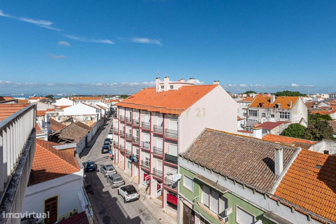 Apartamento T3 com Vista Panorâmica no Montijo-8
