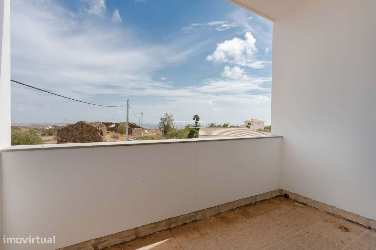 VILLA V3 composta por 2 andares com 435 m2 de terreno situada em Cotov-33