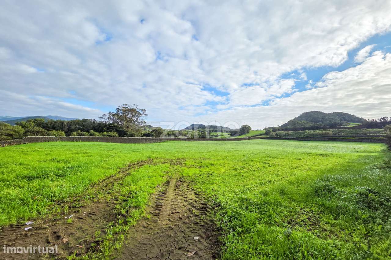 Terreno Rústico com 19.660 m² e com Construção Rural no Pico da Ped... - Grande imagem: 4/21