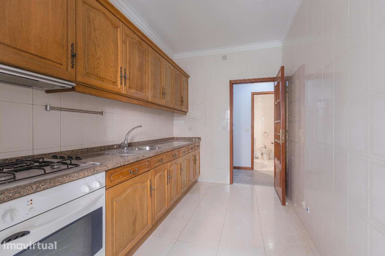 Apartamento T1 com Varanda em Canelas-16