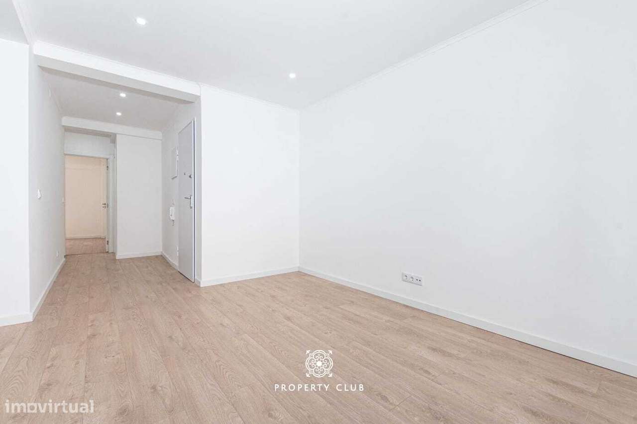 Apartamento T3 em fase de remodelação em Queluz-24