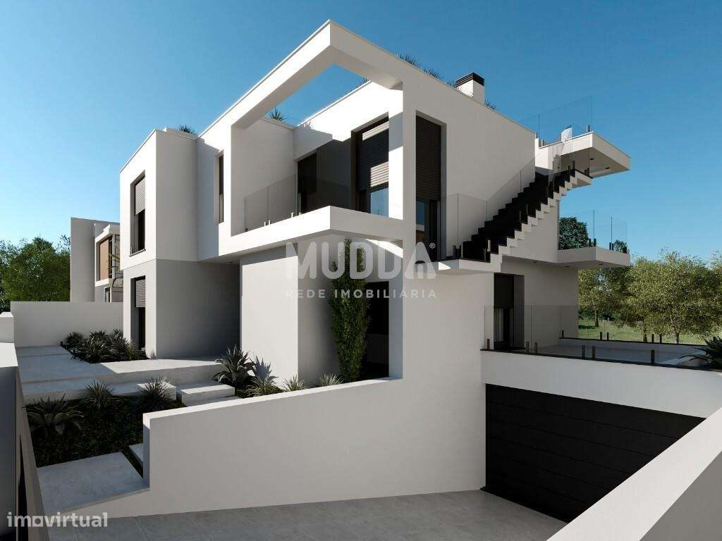 Moradia isolada de design contemporâneo nos Casais Mestre Mendo-8