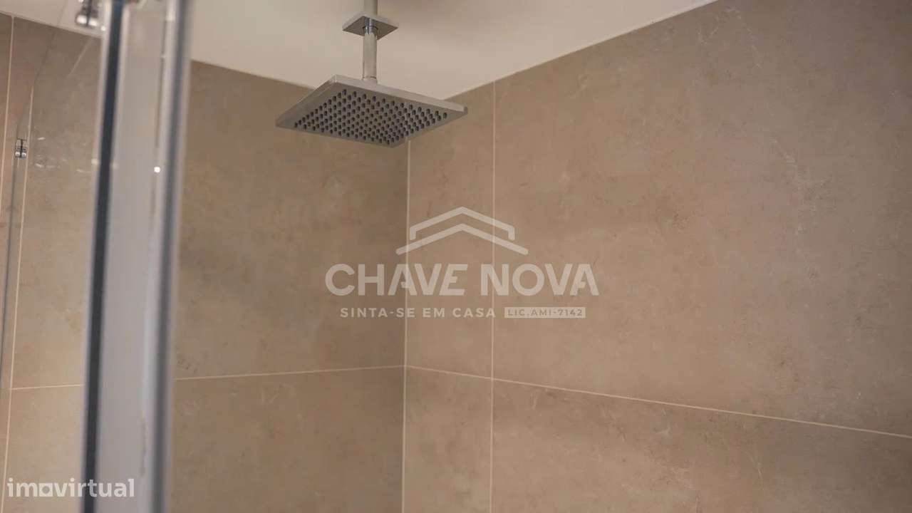 T2 Novo c/ Varanda e Lugar de Garagem 2 Viaturas em Arcozelo (Praias)-10