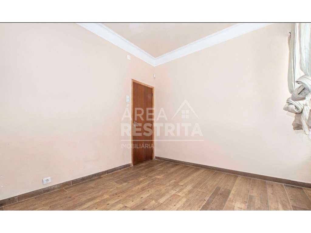 Apartamento T2 em Lisboa na Penha de França-9