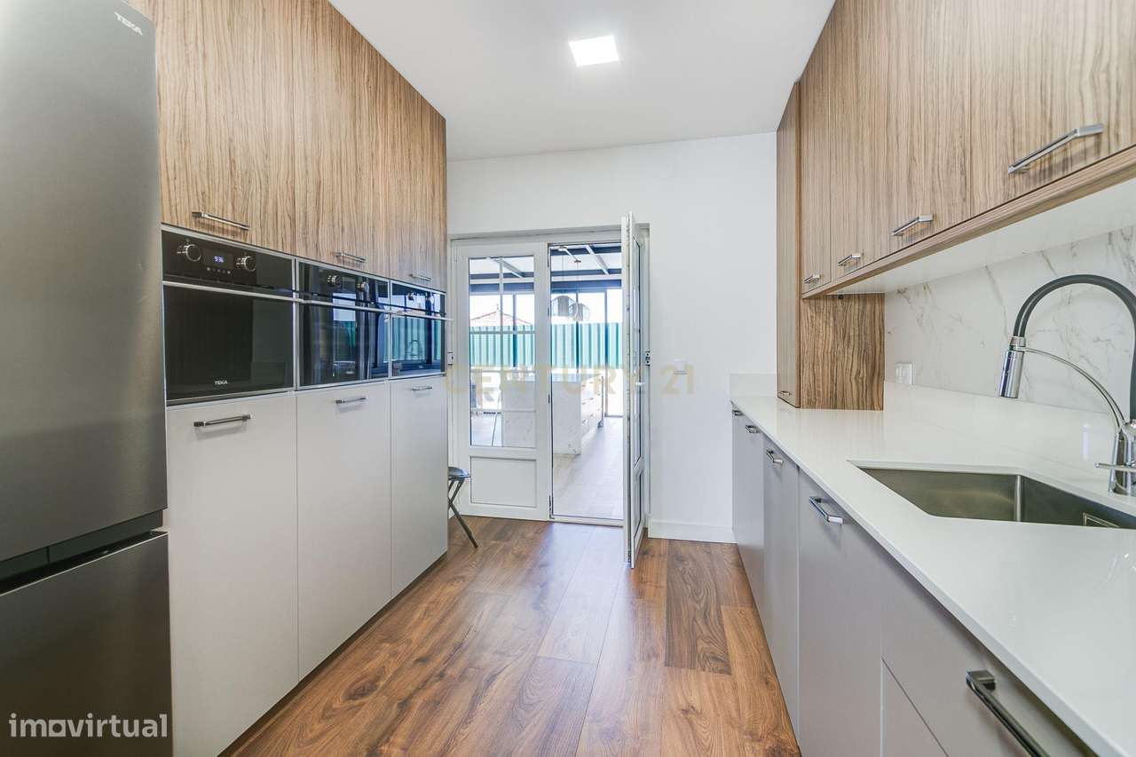 Moradia T4 em Condomínio Privado na Venda do Pinheiro-18