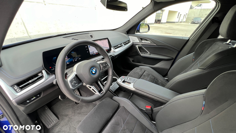 BMW iX1 xDrive30 M Sport - 18