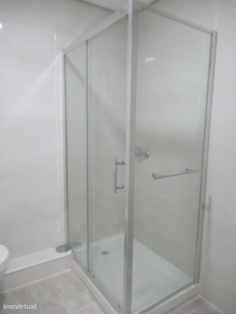 Apartamento T3 renovado na Cruz de Pau (Amora)-14