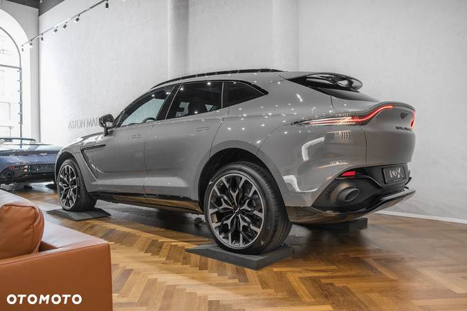 Aston Martin DBX - 3