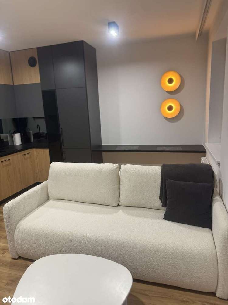 PIERWSZY NAJEM | NOWA KAWALERKA Z BALKONEM | GARAŻ | SIŁOWNIA - Pełny obrazek: 2/8