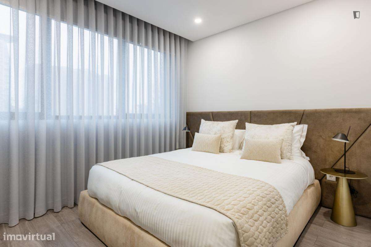 Apartamento com 1 quartos - localizado em Ramalde Porto - Grande imagem: 2/34