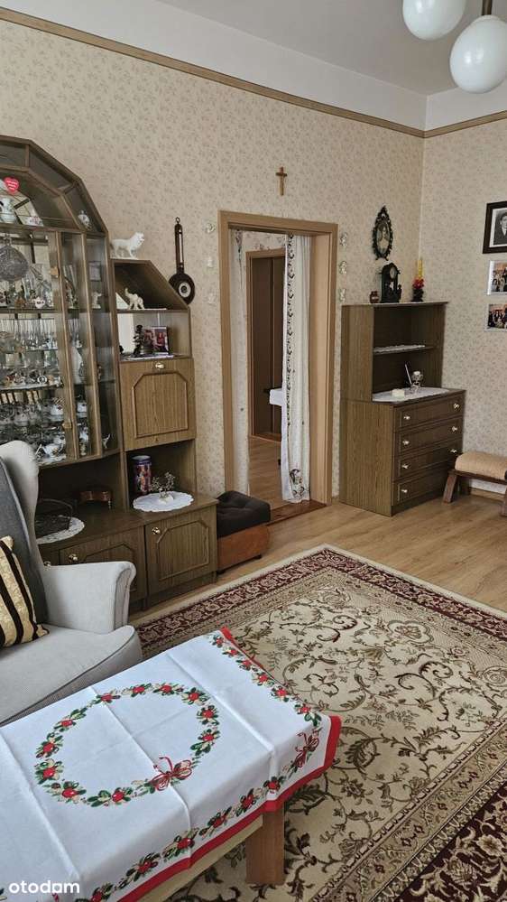 5 pokoi, 2 łazienki, 2 kuchnie-7