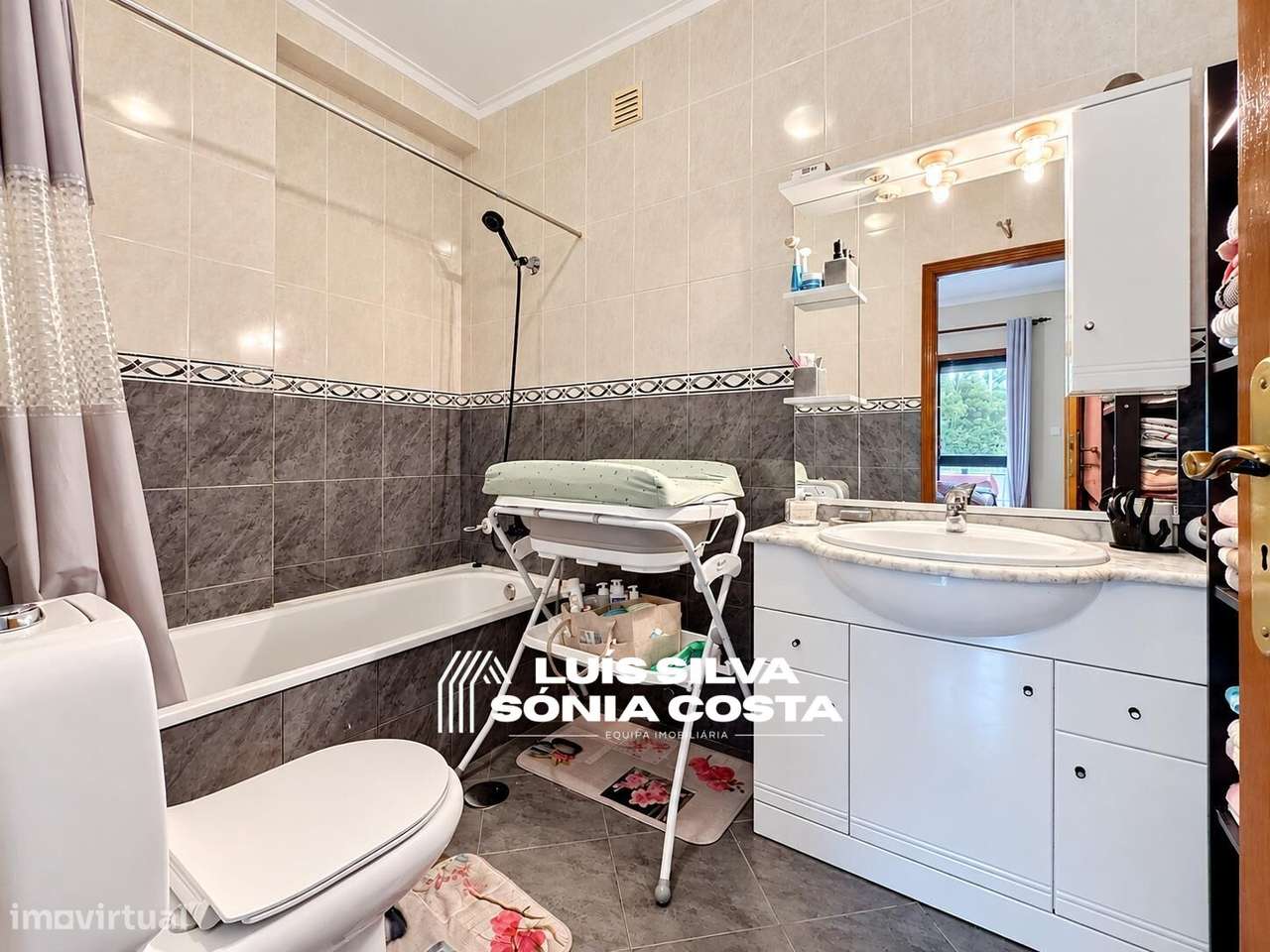 Apartamento T2+1 c/ Garagem Fechada & Duas Varandas | Santa Maria...-24