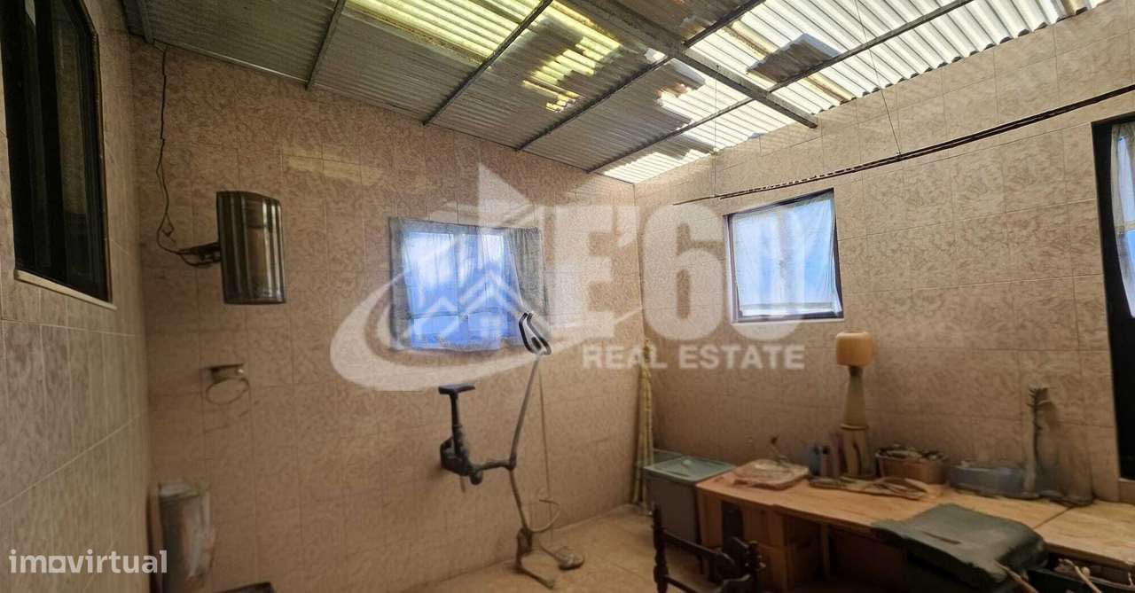 MORADIA TÉRREA COM 4 FRENTES E TERRENO DE 2.375M2 PARAMOS-25