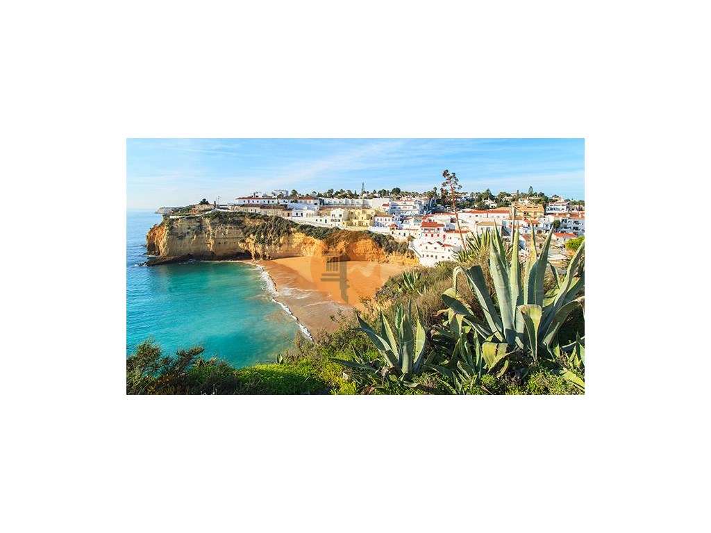 Moradia totalmente renovada numa zona calma onde predomina a habita...-55