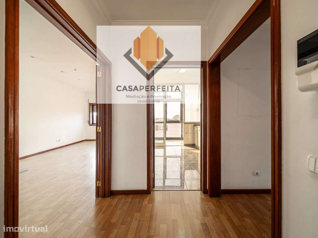 Apartamento T2 com Varandas e Lugar de Garagem - a 1500 metros da P... - Grande imagem: 4/36