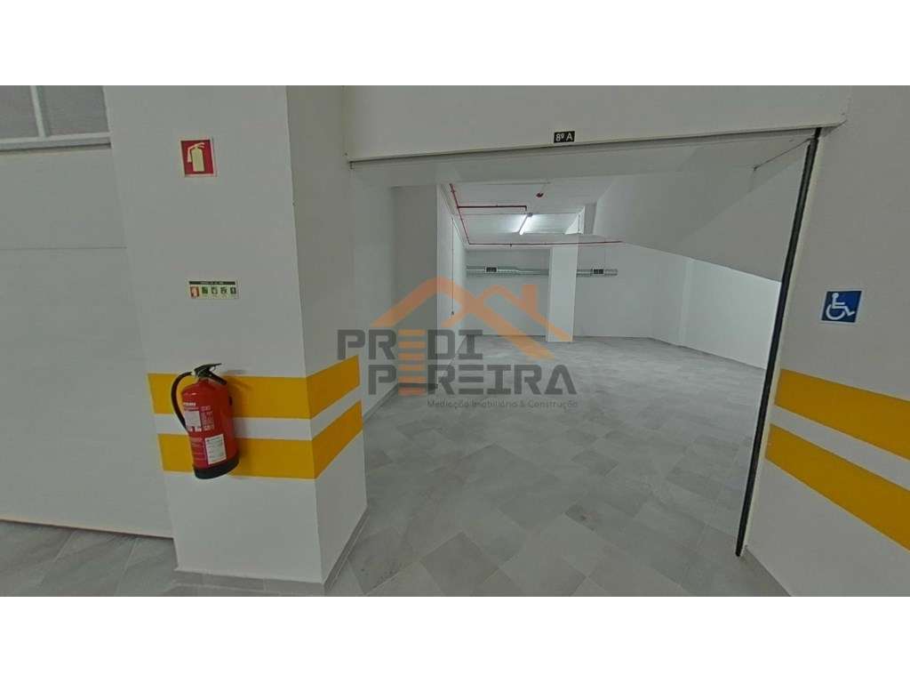 Apartamento T3, novo, com varanda e box para dois carros, situado n... - Grande imagem: 5/28