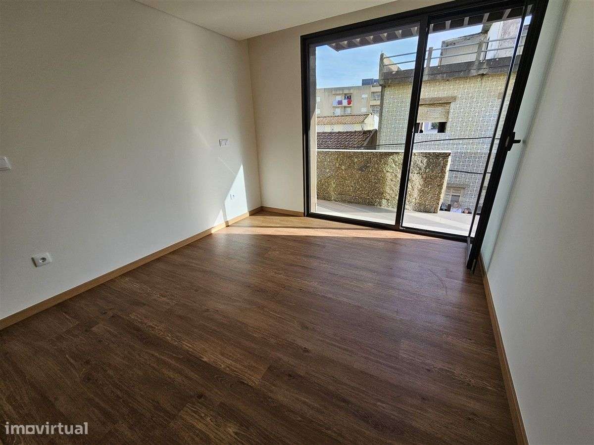 Moradia T2 Nova-2ª linha de Mar-Aver-o-Mar-Póvoa de Varzim-6