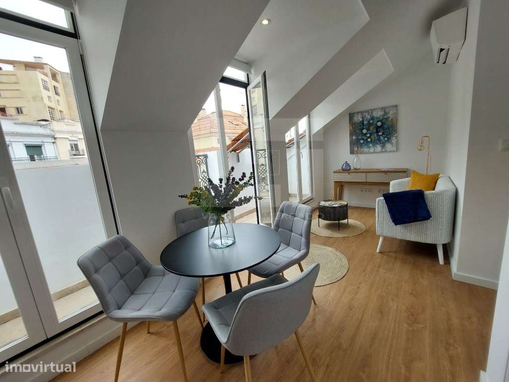 Apartamento T2 recuperado, 3 andar, vista de rio, próximo do Panteã... - Grande imagem: 2/25