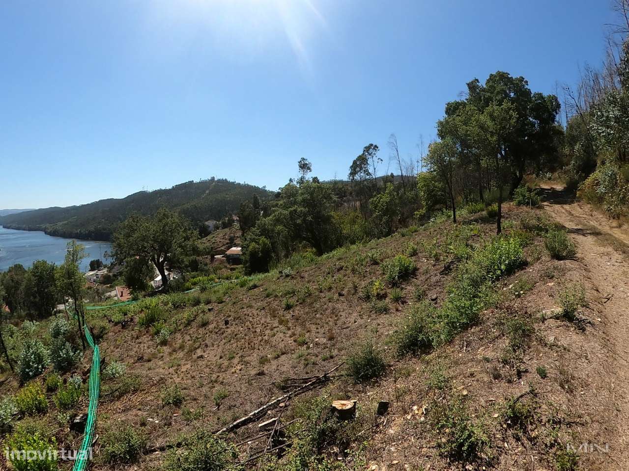 Terreno Exclusivo de 1.600 m² com Vista Panorâmica para o Rio Douro |-4