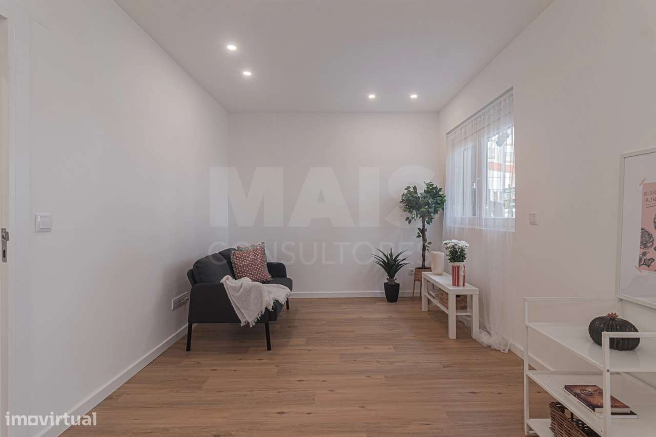 T2 Remodelado na Praça São João Batista - Almada - Grande imagem: 4/35