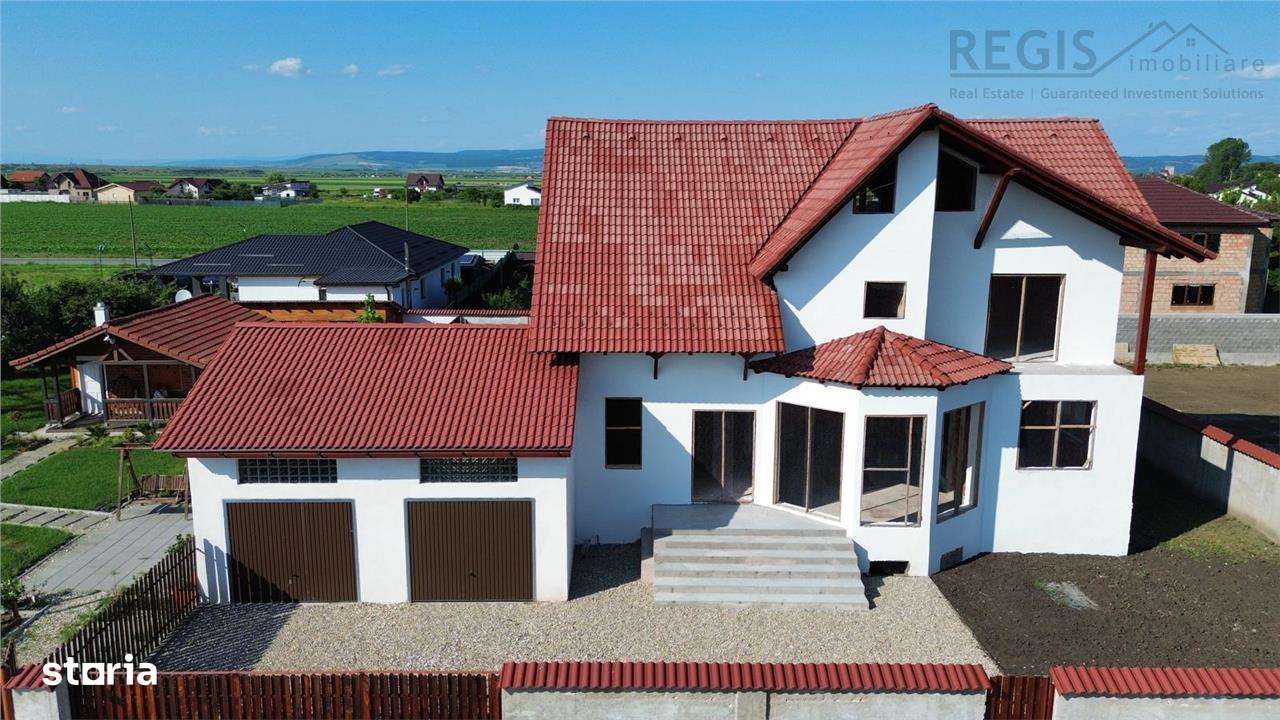 Vila la rosu intr o zona rezidentiala exclusivista Halchiu - Imagine principală: 1/20