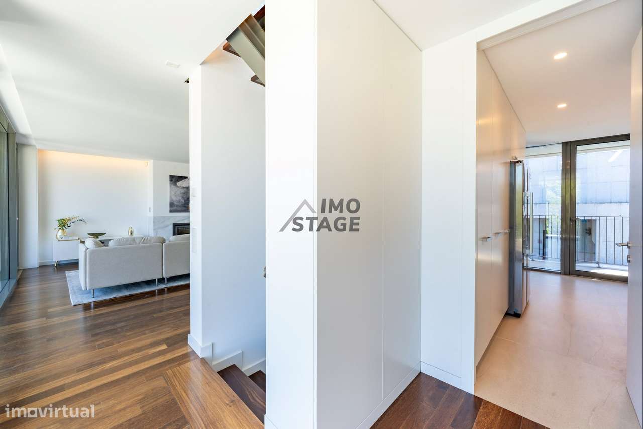 Moradia T3 de Luxo | 4 Pisos | Elevador | Jardim Privativo 195m² | Boa-14