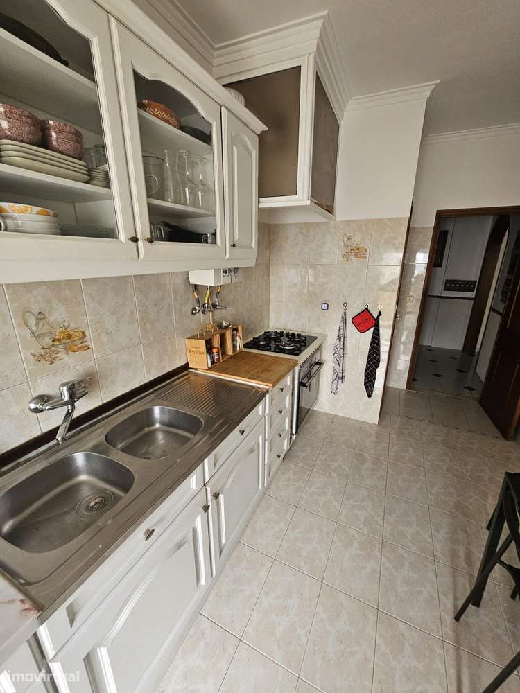 T3 com varandas, elevador e em zona central - Grande imagem: 5/17