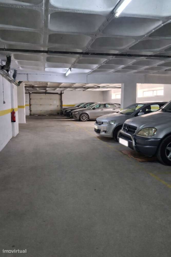 Garagem, Algueirão-Mem Martins, Rua dos Lírios-3