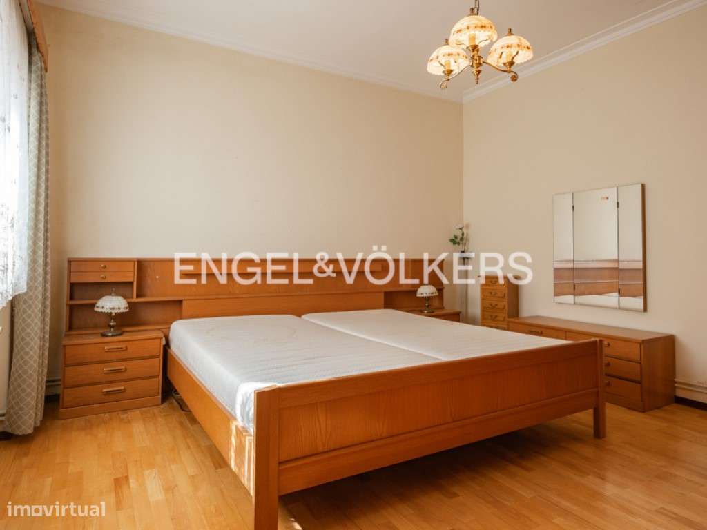 Prédio Misto de 3 Pisos com Jardim e Anexo Habitacional - Santo And...-11