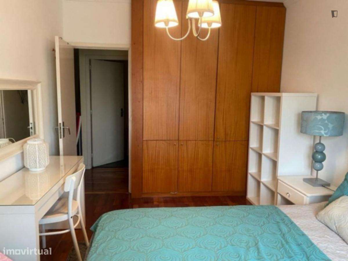 Quarto - localizado em Ferreiros e Gondizalves Braga - Grande imagem: 2/7