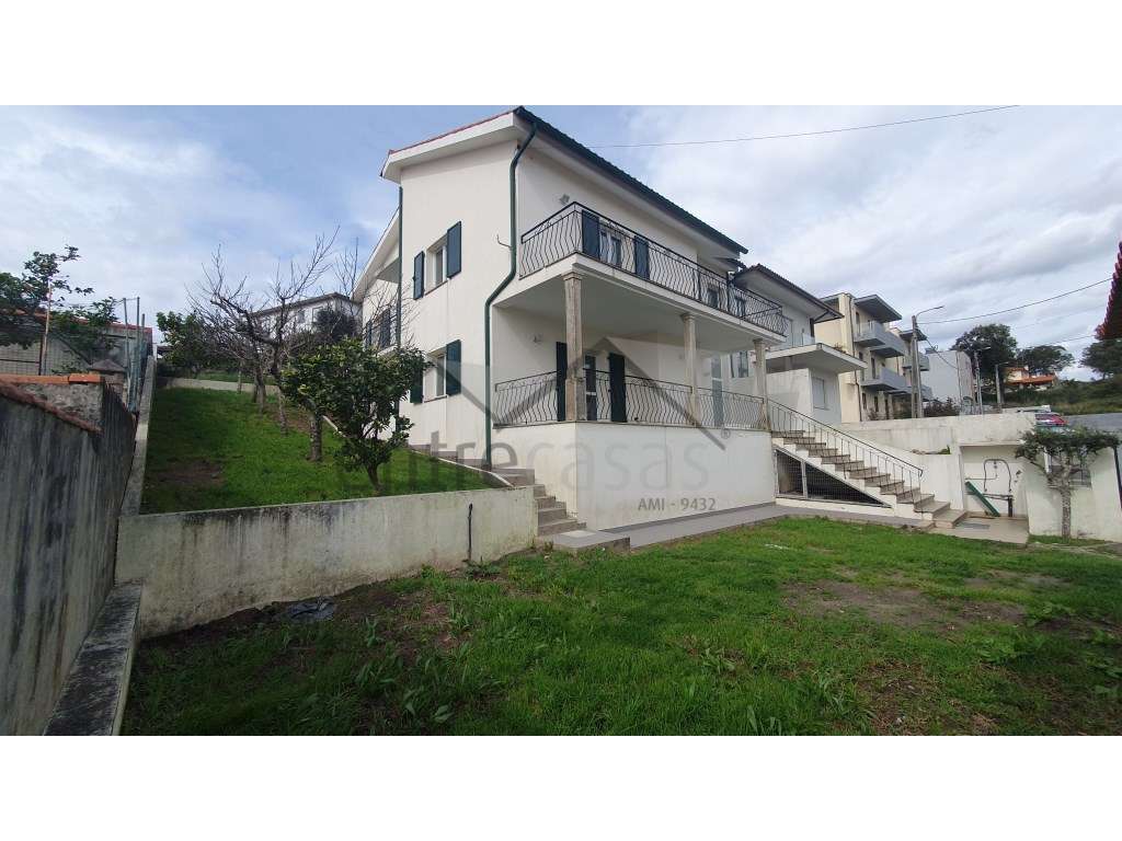 Prédio/Moradia T5 independente-5