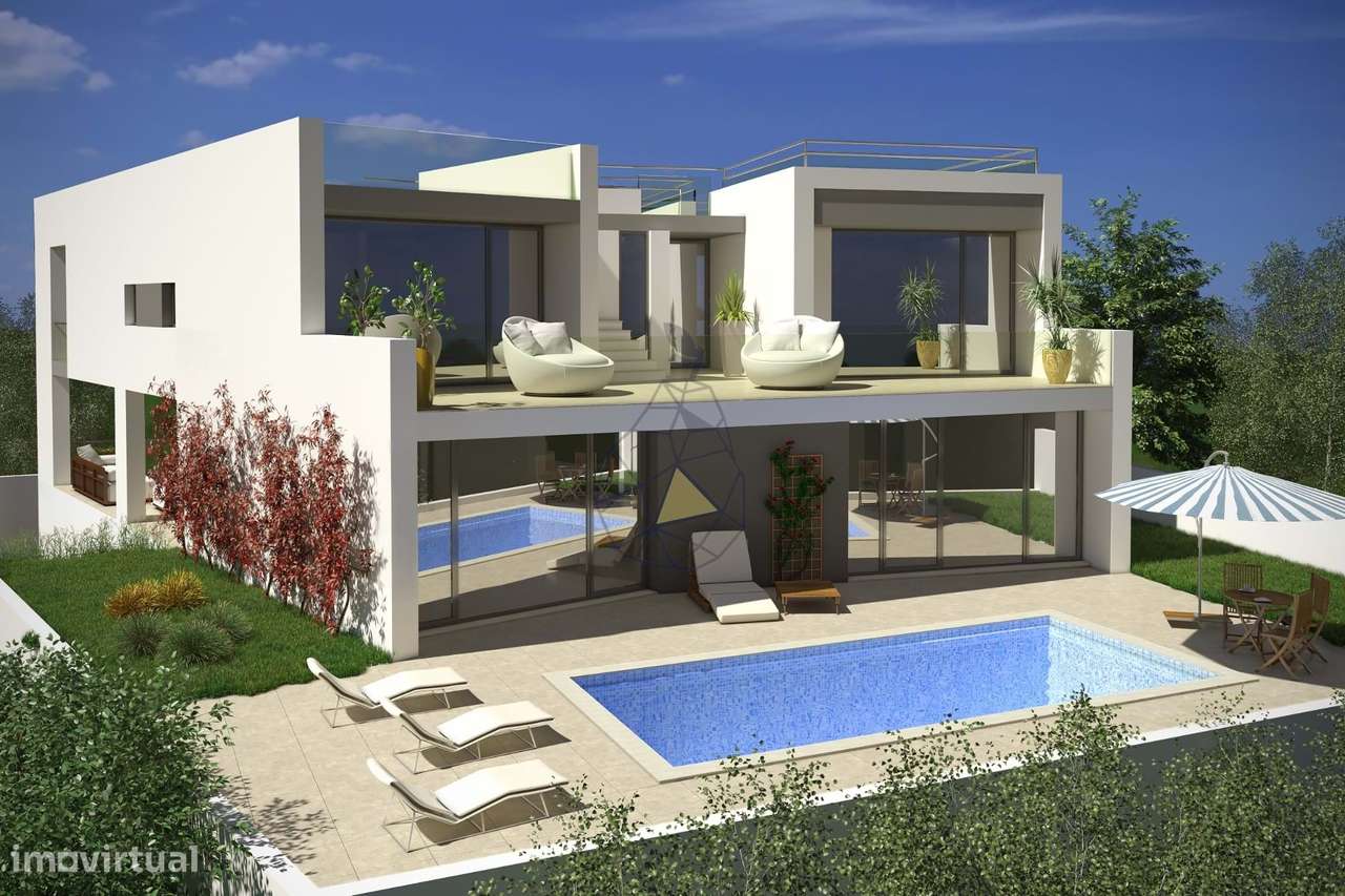 Moradia Contemporanea De 3 Pisos Nova Com Piscina E Garagem Em Lagos