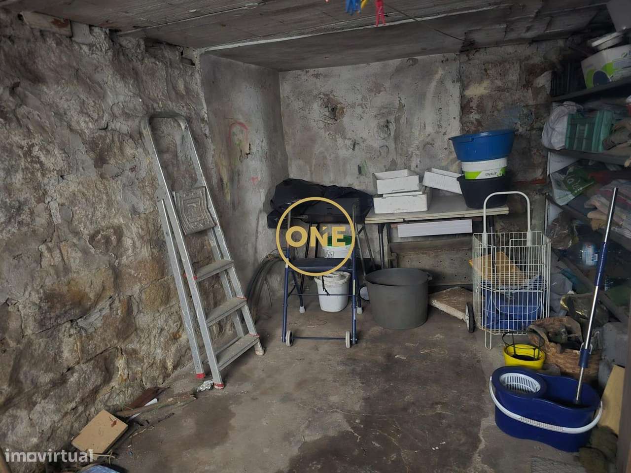 Moradia T2 para Restauro com Elevado Potencial em Agrela – Santo Tirso-15