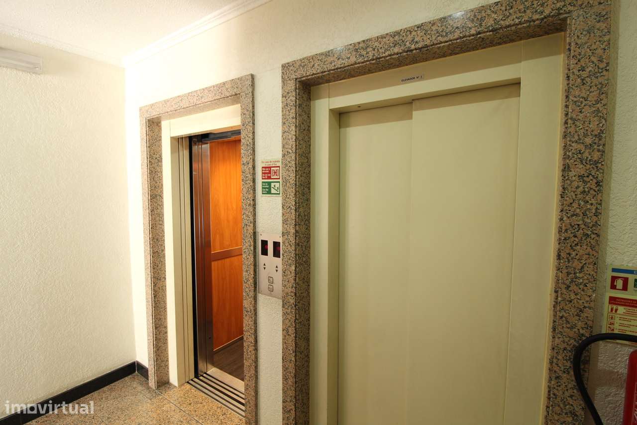 COLINAS DO CRUZEIRO -  T3 com 150 m² e 4 lugares de garagem!-27