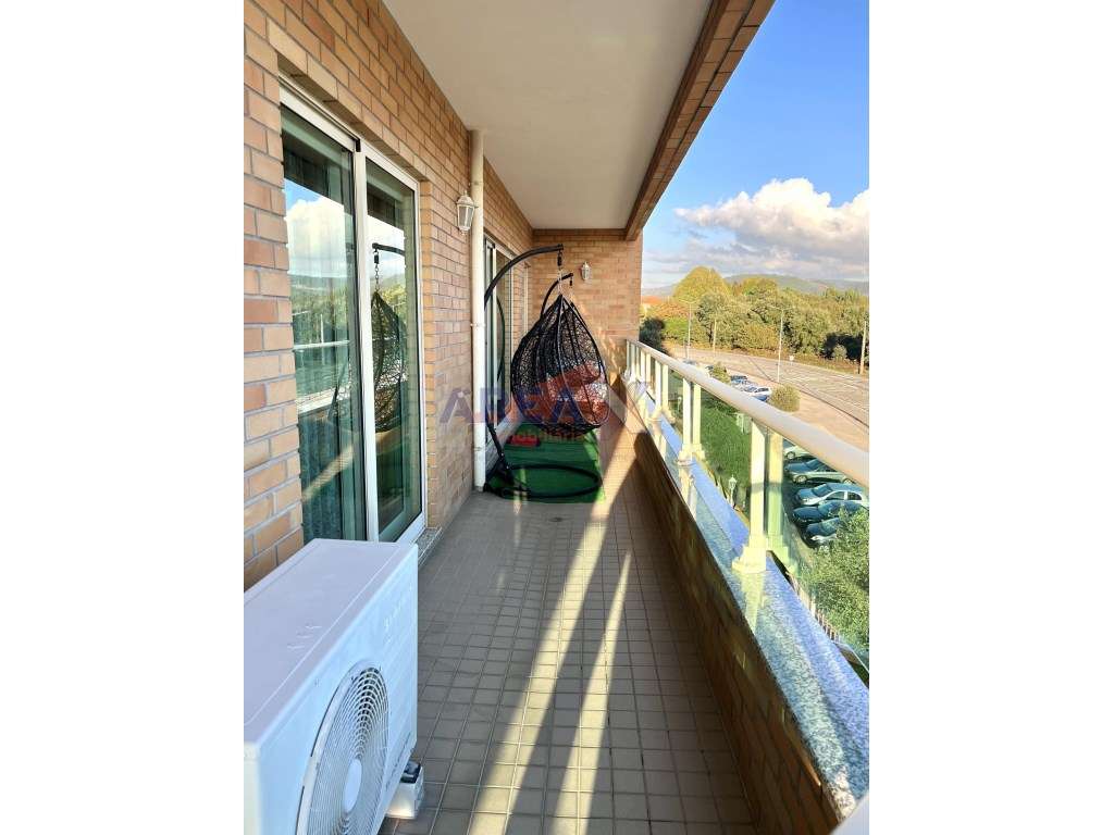 Apartamento T4 de Prestígio | Condomínio Fechado |-10