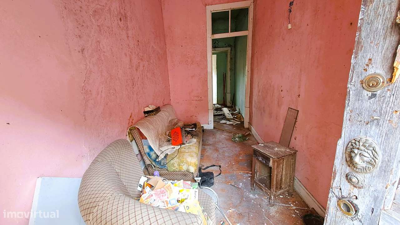 Moradia T6 para reconstrução- Santa Clara, Coimbra-28