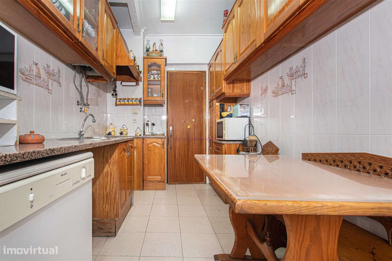 T2 com Arrecadação, na Falagueira junto ao Parque Aventura - Grande imagem: 2/21