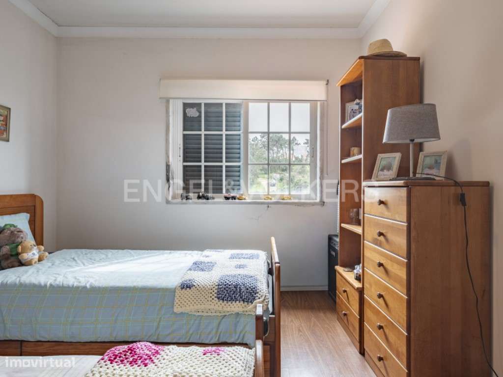 Moradia T5 com piscina em Sobreda de Caparica-27