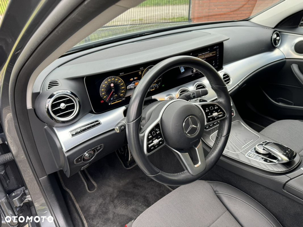 Mercedes-Benz Klasa E 220 d 4-Matic 9G-TRONIC - 25