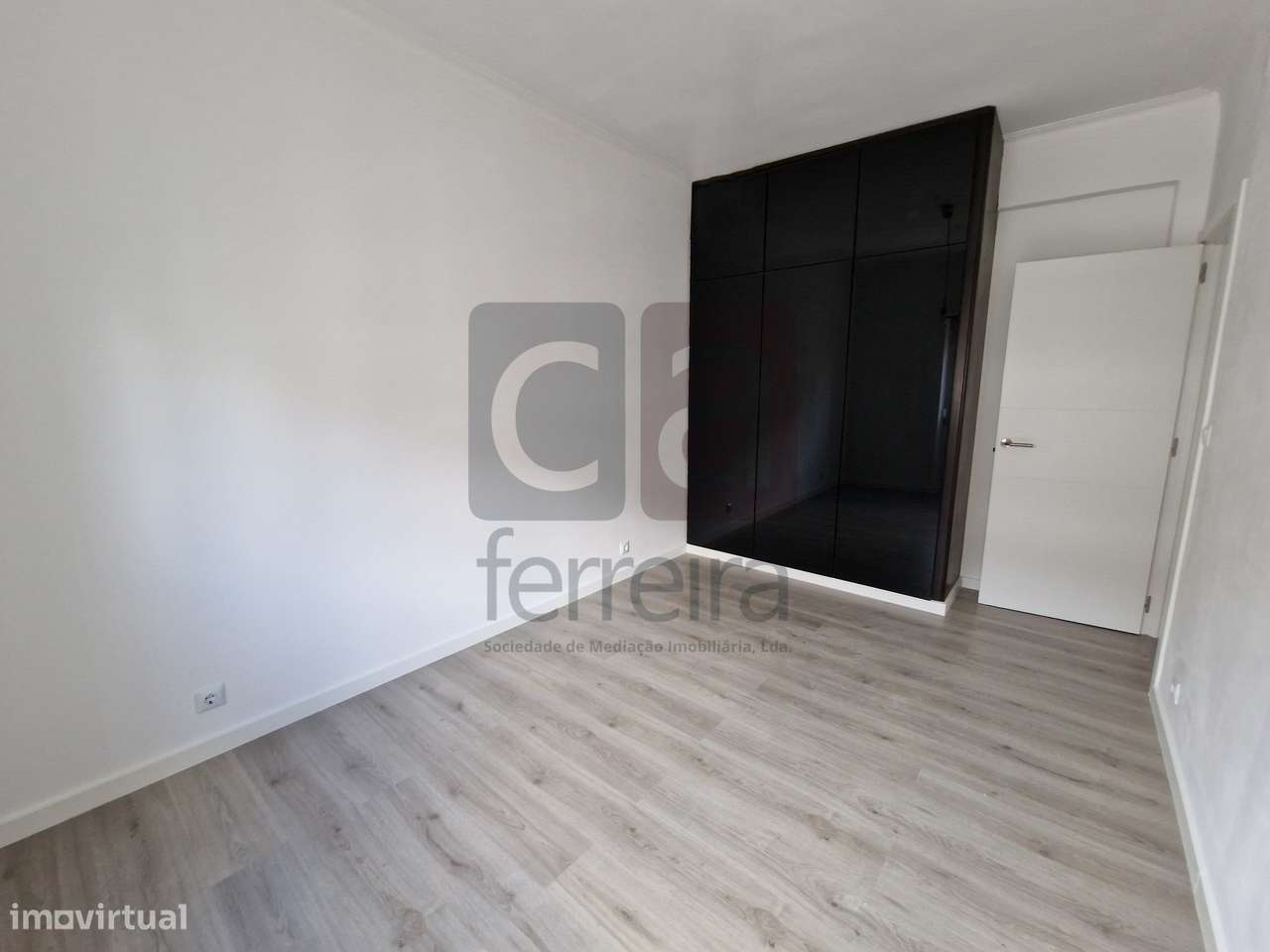 Apartamento T2 todo remodelado junto ao Shopping santarem-12