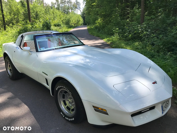 Chevrolet Corvette - 10