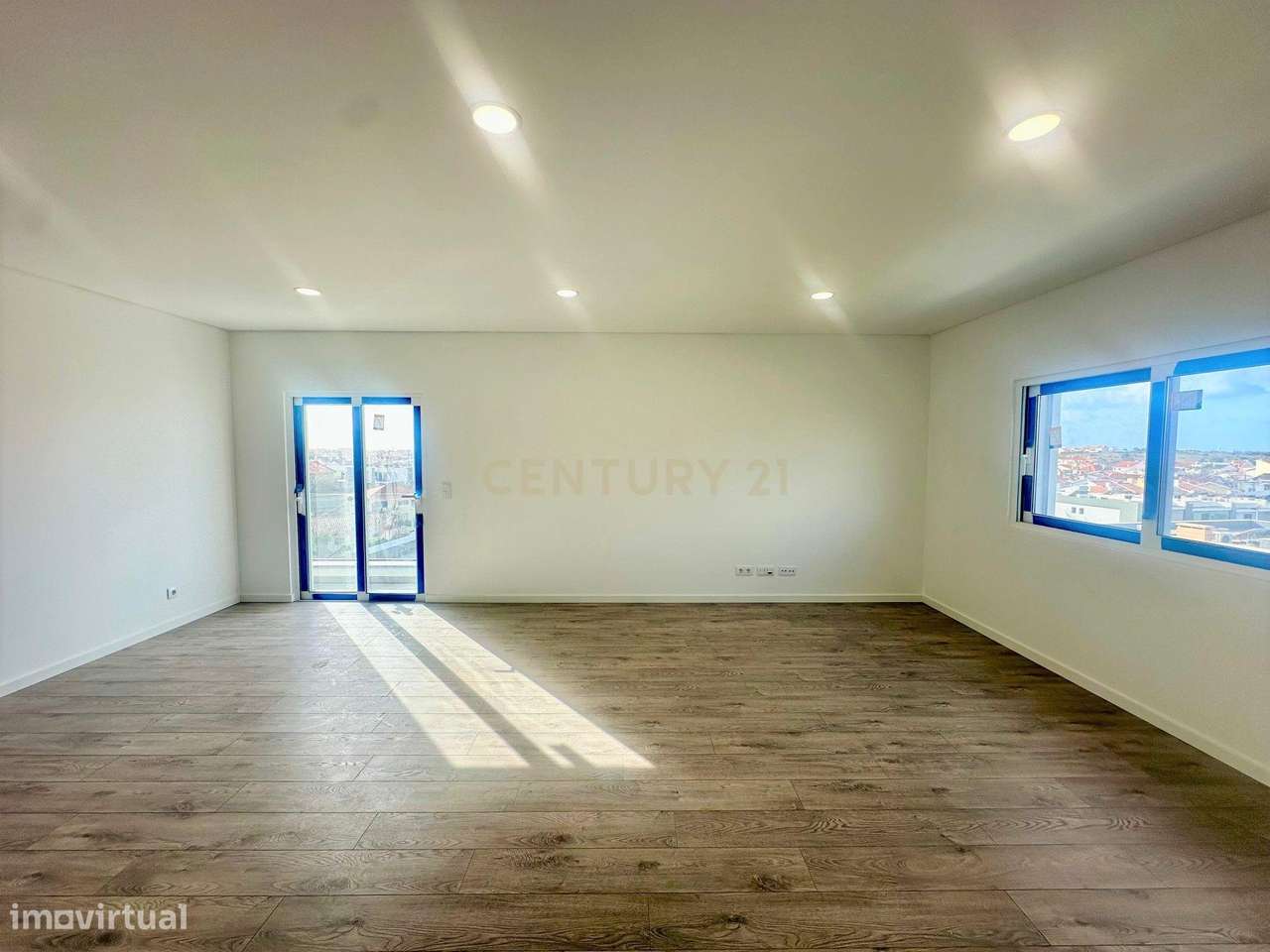 T3 Tires - 3 parqueamentos e arrecadação-18