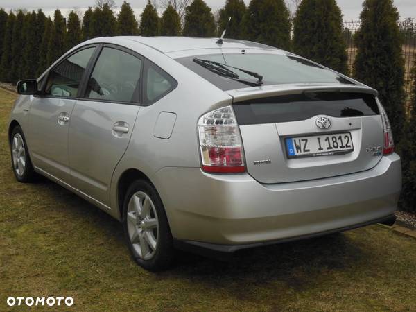 Toyota Prius - 4